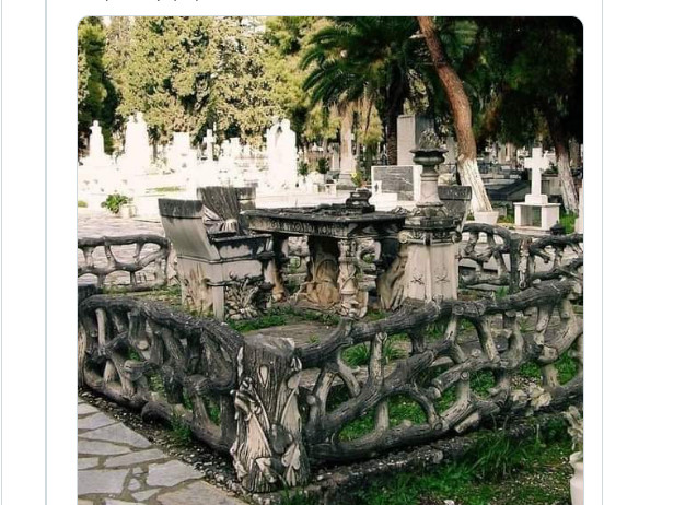 Στον Βόλο βρίσκεται ένας ασυνήθιστος τάφος με τραπέζι και καρέκλες