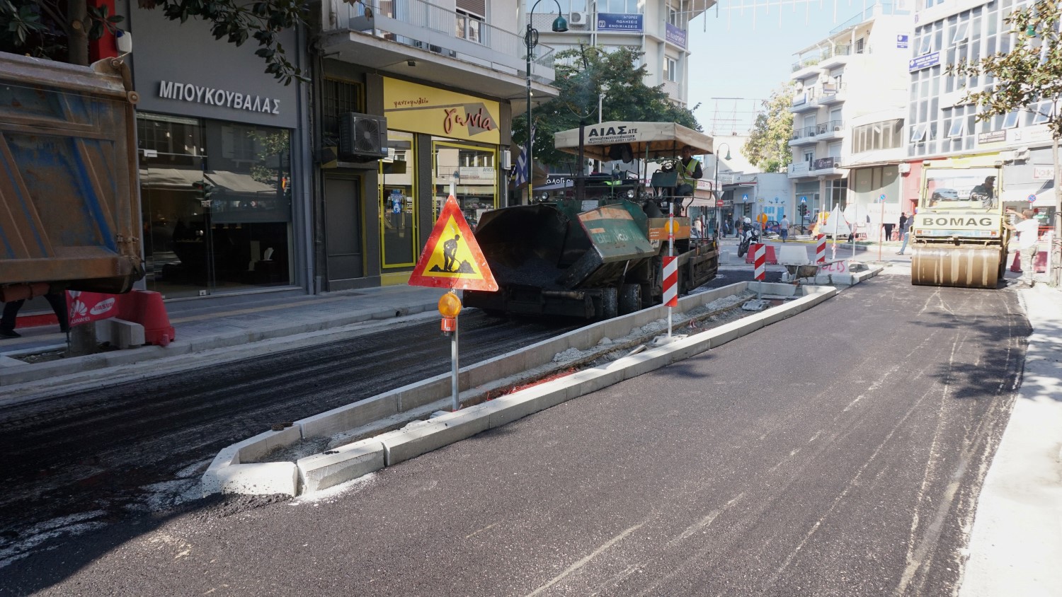 Λάρισα: Ασφαλτοστρώσεις στην περιοχή του Δημοτικού Ωδείου – ΦΩΤΟ