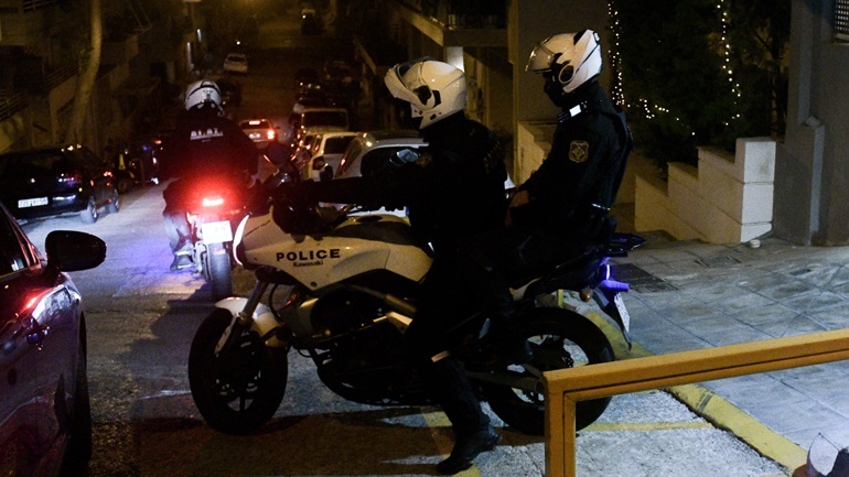 Βόλος: Θρίλερ με νεκρή γυναίκα – Βρέθηκε με τα εσώρουχα να κρατά μία τούφα τρίχες