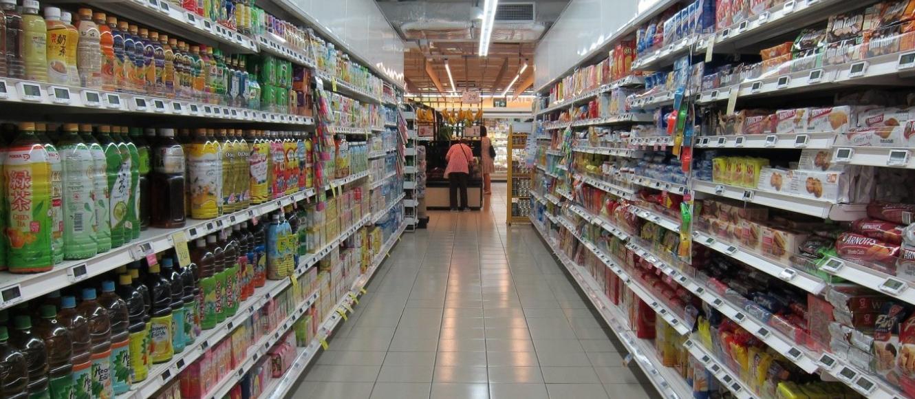Λάρισα: Πέταξε τις κρέμες ομορφιάς και κατέβασε το παντελόνι μέσα στο σούπερ μάρκετ!
