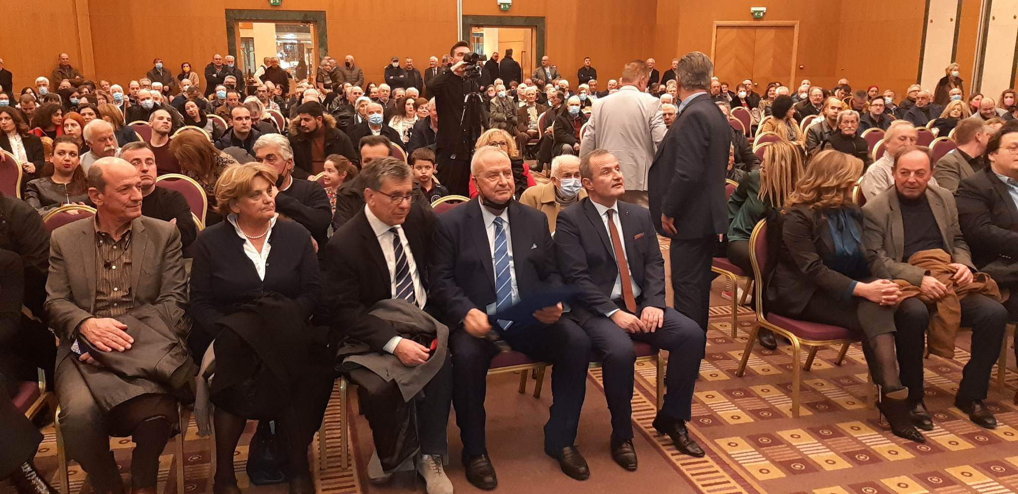 Άκης Νασιώκας σε μεγάλη συγκέντρωση στη Λάρισα: Το ΠΑΣΟΚ βγαίνει σήμερα μπροστά! (ΦΩΤΟ)