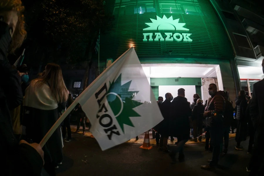 Γιος στη ΝΔ, θείος στο ΠΑΣΟΚ