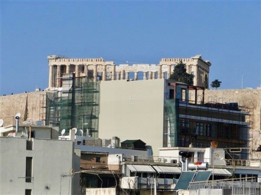 Η απάντηση του δήμου Αθηναίων για την κατεδάφιση του ξενοδοχείου κάτω από την Ακρόπολη