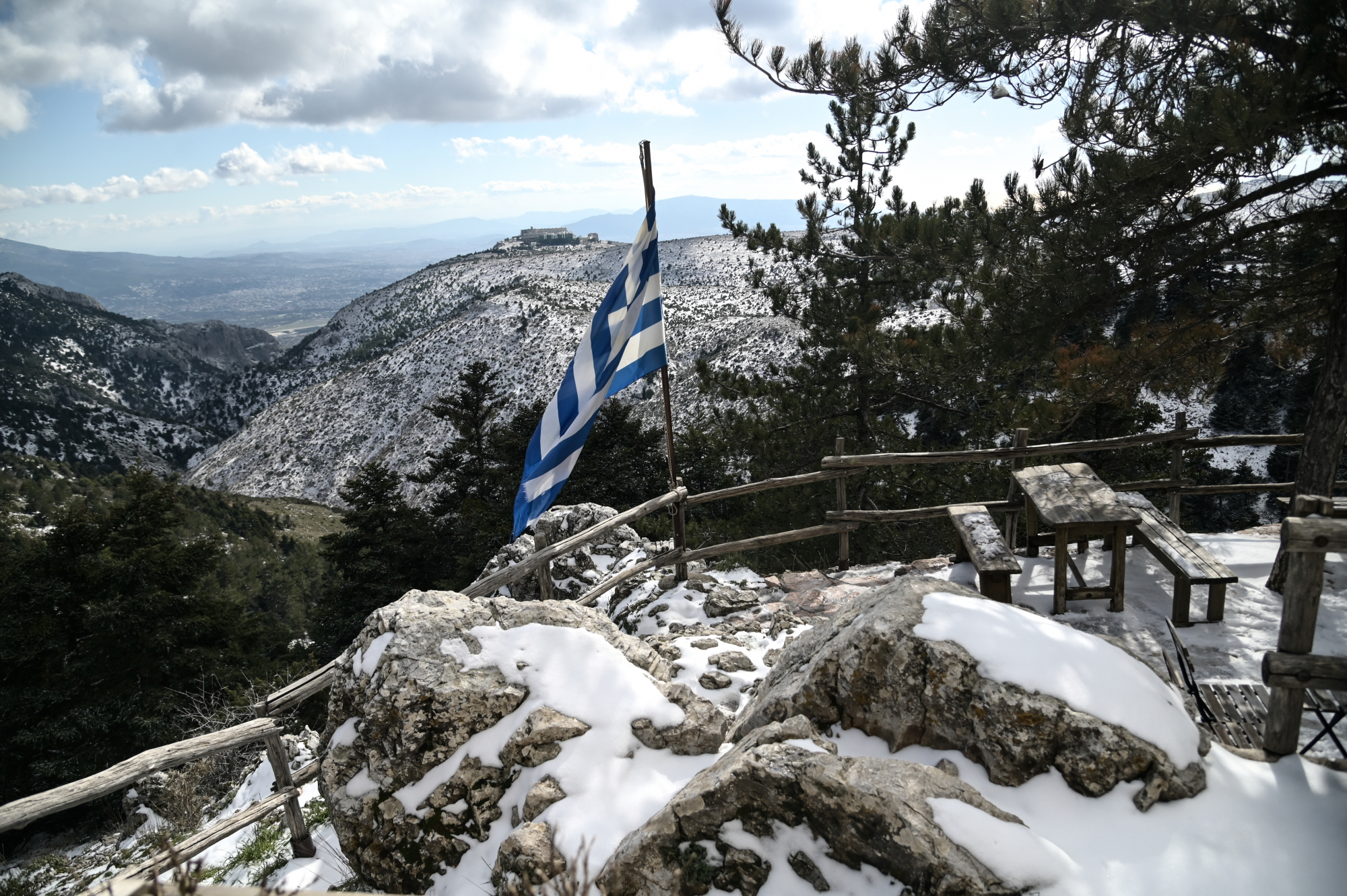 Κακοκαιρία «Μπάρμπαρα»: Δύσκολο τριήμερο με χιονοκαταιγίδες και πολικές θερμοκρασίες – Ποιες περιοχές της Αθήνας θα ντυθούν στα λευκά