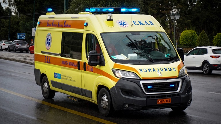 Λάρισα: Τροχαίο στα διόδια Μακρυχωρίου – Τραυματίστηκε η οδηγός (ΦΩΤΟ)