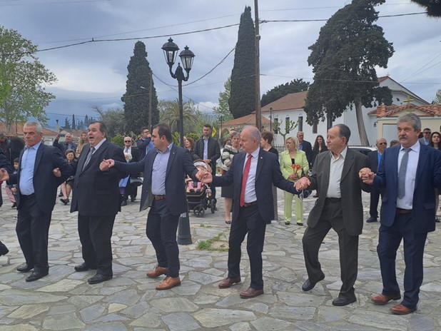 Δήμος Τεμπών: Αναβίωσε στην Όσσα ο παραδοσιακός χορός “Ζεμπέλι”