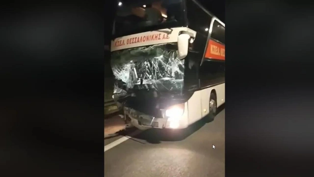 Πλαταμώνας: Τροχαίο δυστύχημα στην Εθνική οδό, ΚΤΕΛ συγκρούστηκε με δύο ΙΧ – Ένας νεκρός