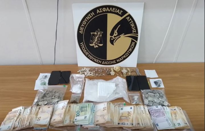 ΕΛΑΣ: Συνελήφθησαν δύο άντρες που διακινούσαν ναρκωτικά στο κέντρο της Αθήνας