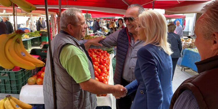 Ρένα Καραλαριώτου: «Στήριγμα στις τοπικές κοινωνίες οι λαϊκές αγορές»