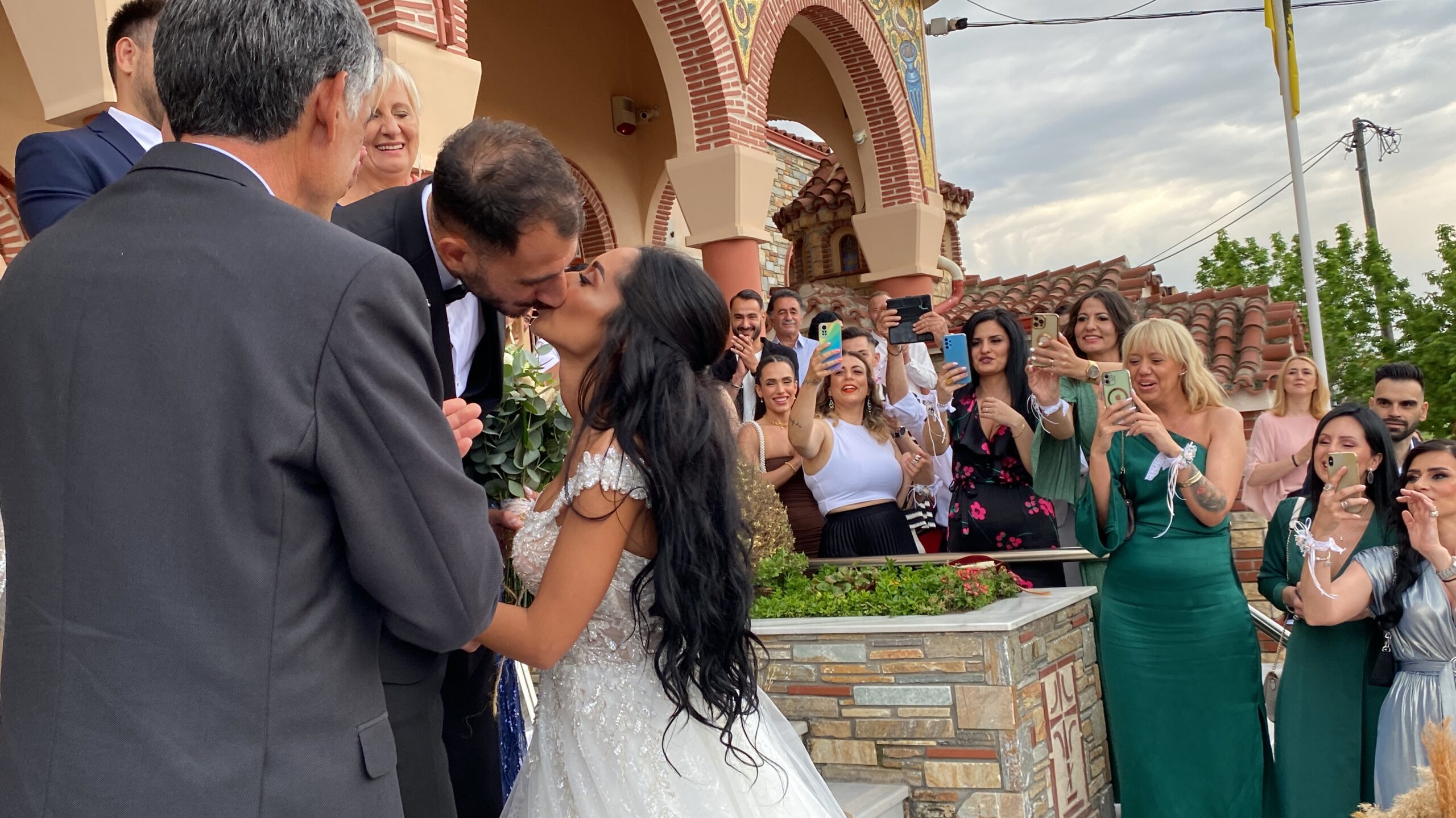 Παντρεύτηκε ο ποδοσφαιριστής του Ηρακλή Λάρισας Μιχάλης Γιαννίτσης -Η υπέροχη νύφη Δώρα Ντούρου με το εξαιρετικό νυφικό - Φωτογραφίες - Βίντεο!!