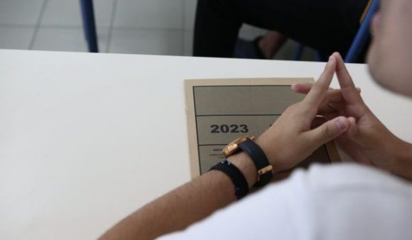 Πανελλαδικές 2023: Υποψήφιοι που αρίστευσαν στις εξετάσεις μοιράζονται τα μυστικά της επιτυχίας τους