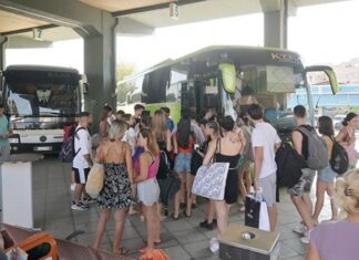 Οι Λαρισαίοι κάθε ηλικίας «γεμίζουν» τα λεωφορεία προς παράλια: Τι άλλαξε λόγο ανάγκης