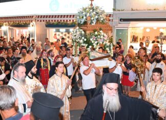 Με πλήθος κόσμου και Λαρισαίους η περιφορά του Επιταφίου της Παναγίας στον Πλαταμώνα – ΦΩΤΟ