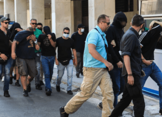 Νέα Φιλαδέλφεια: Ανθρωποκυνηγητό για τον δολοφόνο του Μιχάλη – Τρεις μέρες θα απολογούνται οι Κροάτες χούλιγκανς