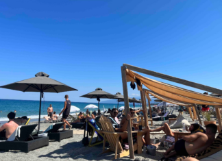 Οι Λαρισαίοι στηρίζουν Αγιόκαμπο και τον Δεκαπενταύγουστο (ΦΩΤΟ)
