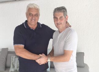 Ο Μιχάλης Αναγνωστόπουλος ιδιοκτητης του Liberty beach bar στην παραλία Αιγάνης στο (Καστρί Λουτρό) υποψήφιος με τον Κώστα Κολλάτο