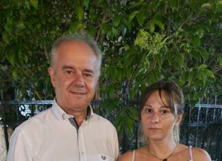 ΜΕ ΤΟΝ ΓΙΩΡΓΟ ΜΑΝΩΛΗ ΣΤΟ ΔΗΜΟ ΤΕΜΠΩΝ Η ΘΕΟΔΩΡΑ ΜΗΤΣΙΑΚΟΥ