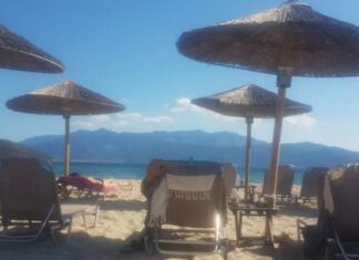 Beach bar στη Χαλκιδική: Τι απαντά ο υπεύθυνος για την καταγγελία ότι απαγόρευσαν σε μητέρα να ταΐσει το παιδί της Beach bar στη Χαλκιδική: Τι απαντά ο υπεύθυνος για την καταγγελία ότι απαγόρευσαν σε μητέρα να ταΐσει το παιδί της