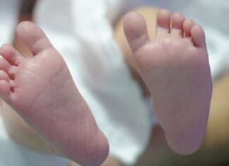 Παράνομες υιοθεσίες στα Χανιά: Εννιά μωρά έχουν γεννηθεί από παρένθετες μητέρες
