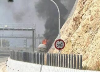 Βυτιοφόρο πήρε φωτιά στην εθνική Αθηνών – Κορίνθου Βυτιοφόρο πήρε φωτιά στην εθνική Αθηνών - Κορίνθου