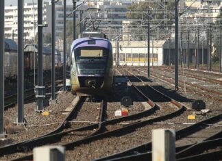 Διακόπηκε η κυκλοφορία των τρένων μεταξύ Λάρισας και Λιτοχώρου-Ποιος ο λόγος
