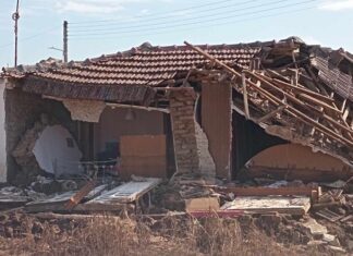 Λάρισα: Απόλυτη καταστροφή στη Φαλάνη, βούλιαξε – Έπεσαν σπίτια, στη λάσπη τα νοικυριά, απόγνωση και οργή (ΦΩΤΟ)