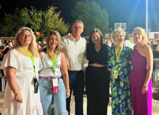 Στην 8η Γιορτή Αχλαδιού που πραγματοποιήθηκε στα Πλατανούλια Τυρνάβου ο Σάκης Παιδής