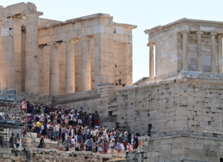 Ακρόπολη: Περιορίζεται ο αριθμός επισκεπτών σε 20.000 ανά ημέρα