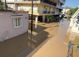 Σπάνε τα αναχώματα για να αποσυμφορηθεί ο Πηνειός – Kρίσιμες ώρες για τη Λάρισα