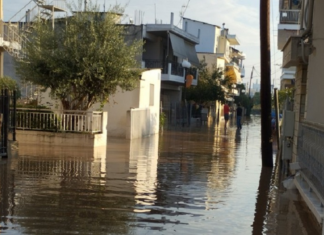 Λάρισα: Ώρες αγωνίας για τους κατοίκους της Νέας Σμύρνης – Ανεβαίνει η στάθμη του νερού (ΦΩΤΟ)