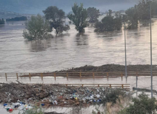 Πολύ δύσκολη η κατάσταση στα χωριά του Δήμου Τεμπών – Ανεβαίνει η στάθμη του Πηνειού – Δείτε εικόνες