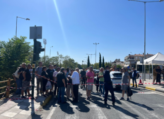 “Έξοδος” με λεωφορείο του δήμου για τους “εγκλωβισμένους” στη Λάρισα (ΦΩΤΟ)