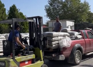 Η Πίνδος και ο Λιοπρασίτης προμηθεύουν με ζωοτροφές τους πλημμυροπαθείς παραγωγούς