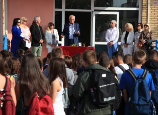 Απ. Καλογιάννης: «Επιτέλους καλή σχολική χρονιά» ▪ Παρέστη στον αγιασμό του 6ου Γυμνασίου