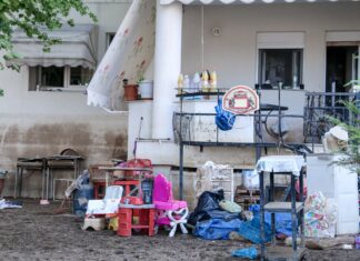 Λάρισα: Παραμένει δύσκολη η κατάσταση – Εμβολιασμοί, απαντλήσεις υδάτων και έντονη δυσοσμία