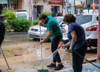 “Καμπανάκι” Τζανάκη για τη “νόσο των πτηνοτρόφων” στη Θεσσαλία – Τι προκαλεί