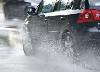 Κοπέλα τραυματίστηκε σε τροχαίο στην Λάρισα – Συγκρούστηκαν δύο αυτοκίνητα