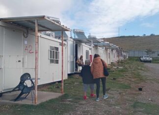Απόγνωση και οργή στη δομή του Κουτσόχερου για 170 πλημμυροπαθείς του δήμου Φαρκαδόνας (ΦΩΤΟ)