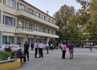 Στο παρά πέντε ψηφίζουν οι Λαρισαίοι (ΦΩΤΟ)