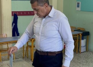 Στο 13ο Δημοτικό Σχολείο Λάρισας ψήφισε ο Δημήτρης Κουρέτας (ΦΩΤΟ)