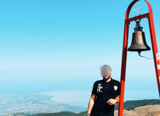Στην κορυφή του Κισσάβου με φανέλα της ΑΕΛ (Φώτο)