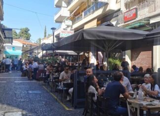 Η… δεύτερη παρέλαση της 28ης Οκτωβρίου στη Λάρισα (ΦΩΤΟ)