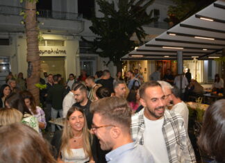 Πάρτι αισιοδοξίας στο εκλογικό κέντρο της «Συμπαράταξης» (ΦΩΤΟ)