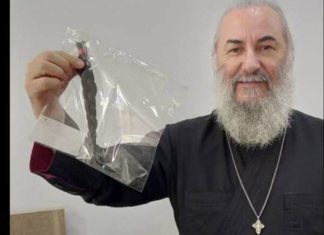 Λάρισα: Ιερέας έκοψε τα μαλλιά του και τα δώρισε για καλό σκοπό