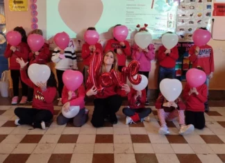 Γιατί η νεαρή δασκάλα Δημοτικού Σχολείου έγινε viral