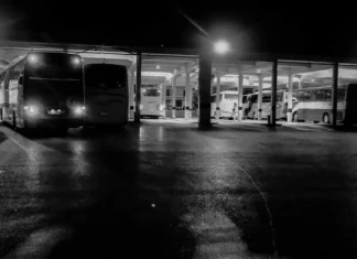 Eπιβάτες που μαχαιρώθηκαν μέσα σε λεωφορείο του ΚΤΕΛ