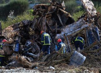 Τέμπη: Σοβαρές καταγγελίες από συγγενείς των θυμάτων – «Βαγόνια αποσύρθηκαν βεβιασμένα»