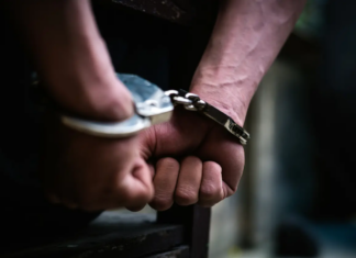 Χειροπέδες για φυγόποινο στη Λάρισα – Εκκρεμούσε απόφαση για φθορά ξένης ιδιοκτησίας