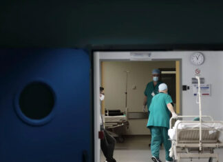 Σοκ: «Έφυγε» 51χρονος που νοσηλευόταν για δύο εβδομάδες στο Πανεπιστημιακό Λάρισας
