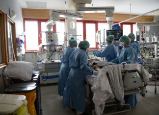 Κοροναϊός: Σχεδόν 1.500 εισαγωγές σε μια εβδομάδα – Πού αυξήθηκε το ιικό φορτίο